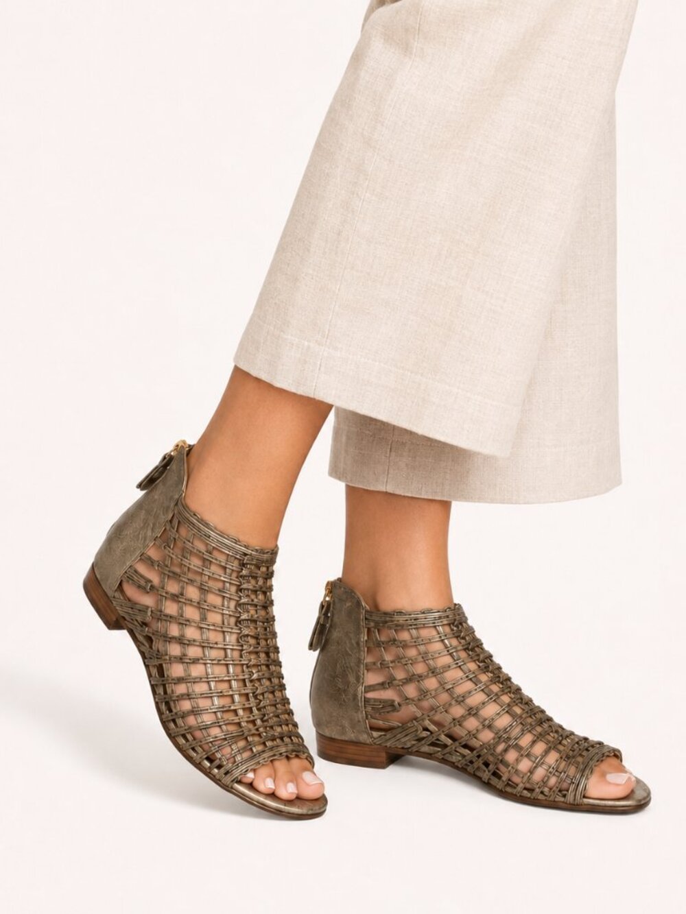 Stuart Weitzman Metallic Woven Cage Sandals With Box - size 8